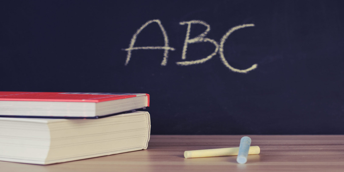 Que necesito estudiar para ser profesor de espanol en el extranjero