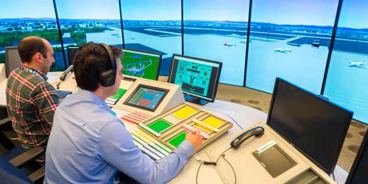 Cuánto cobra un controlador aéreo
