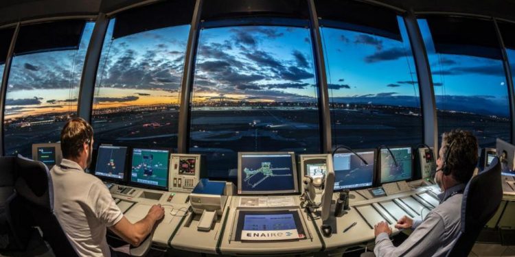 Cuánto cobra un controlador aéreo