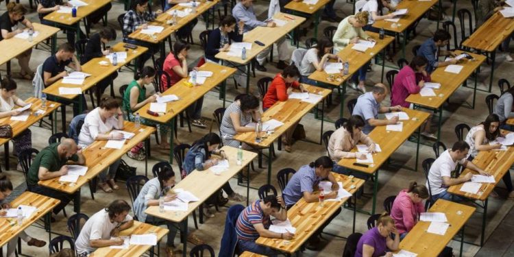 Sueldos de funcionarios con oposiciones sin bachillerato
