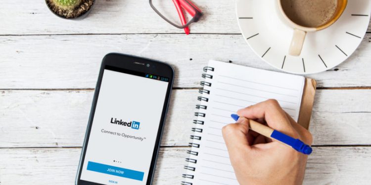 Cómo buscar empleo en LinkedIn