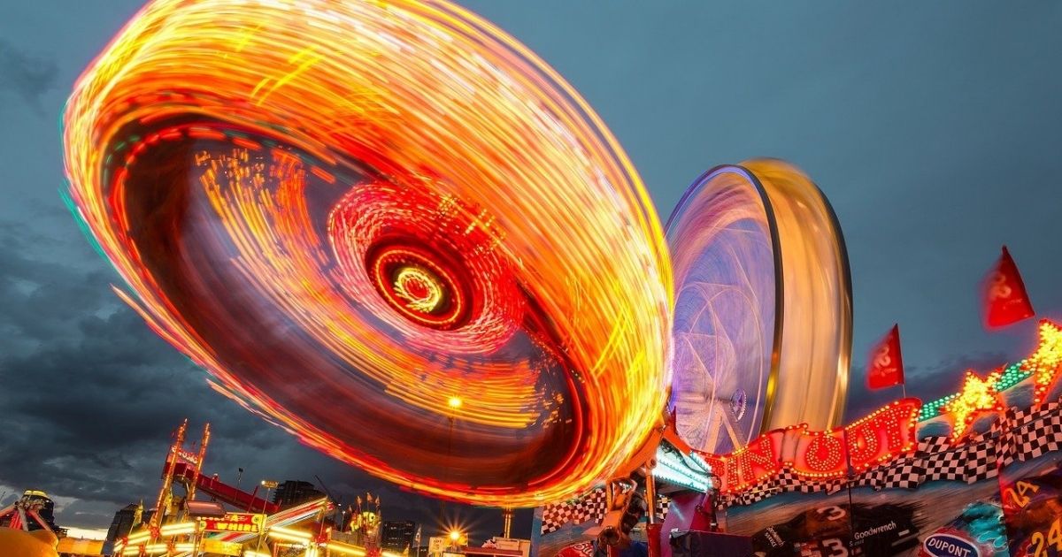 Qué son y en qué se diferencian los parques de atracciones de los parques temáticos