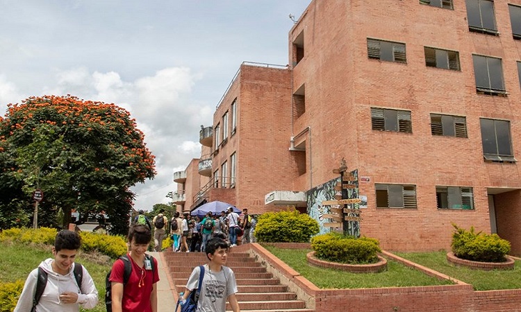 ¿Cómo es el acceso a las universidades en Colombia?