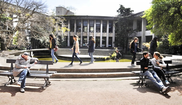 ¿Cómo es el acceso a las universidades en Uruguay?