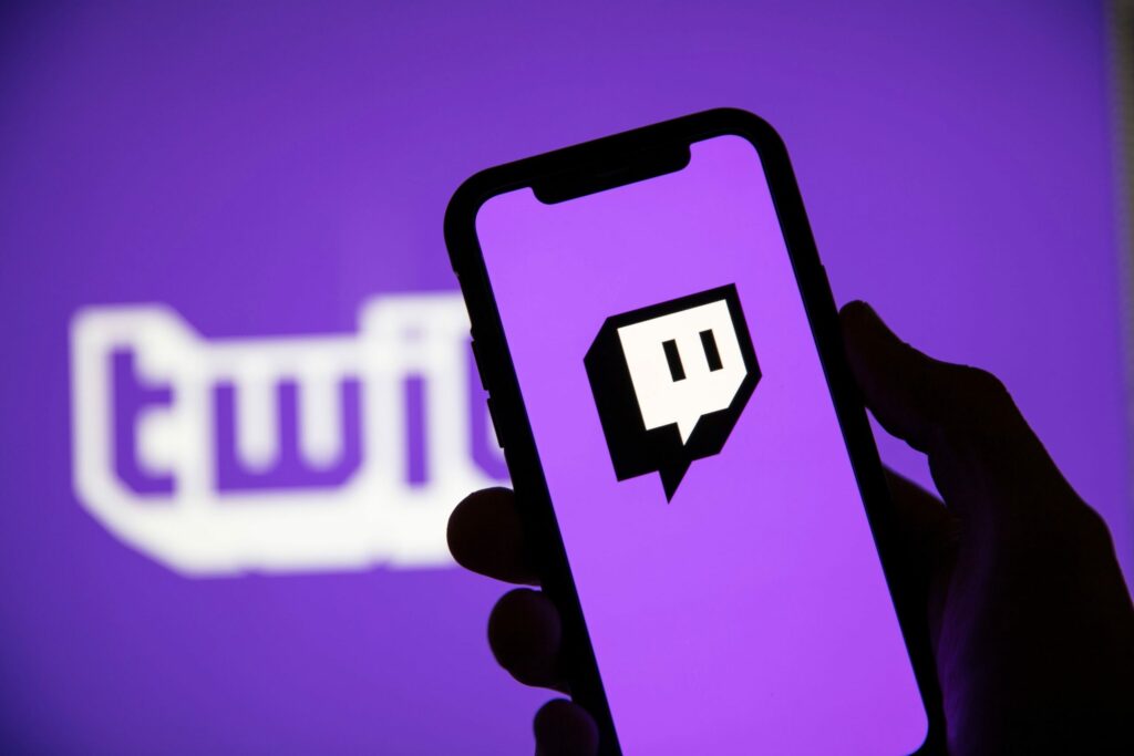 Cómo ganar dinero en Twitch: Formas de monetización [year]